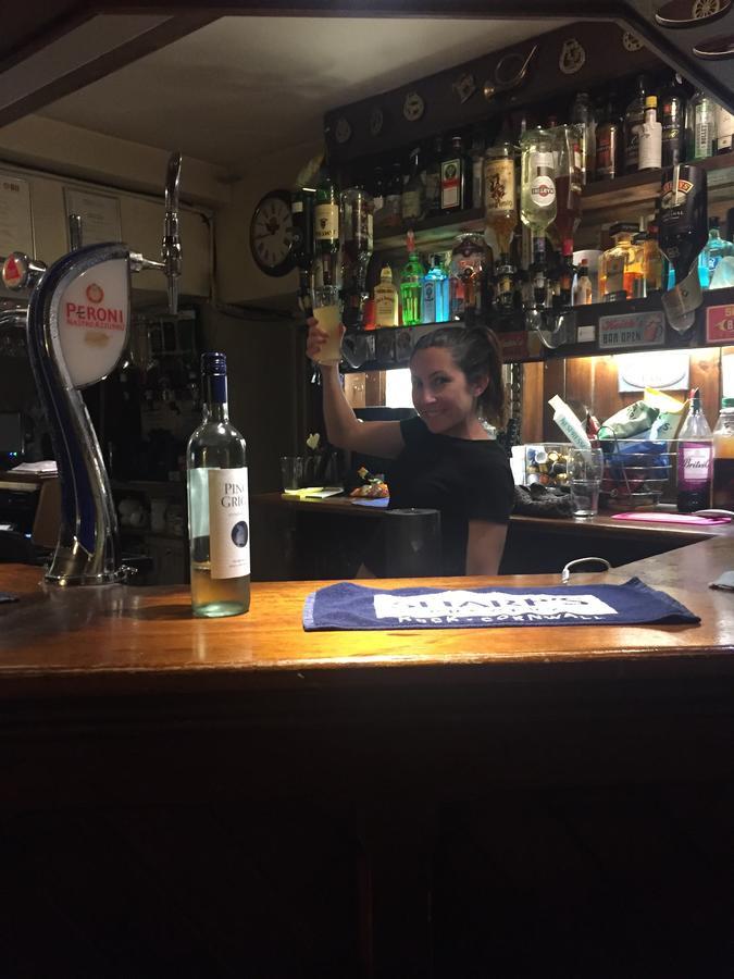 Hotel The Radnor Arms Malmesbury Exterior foto